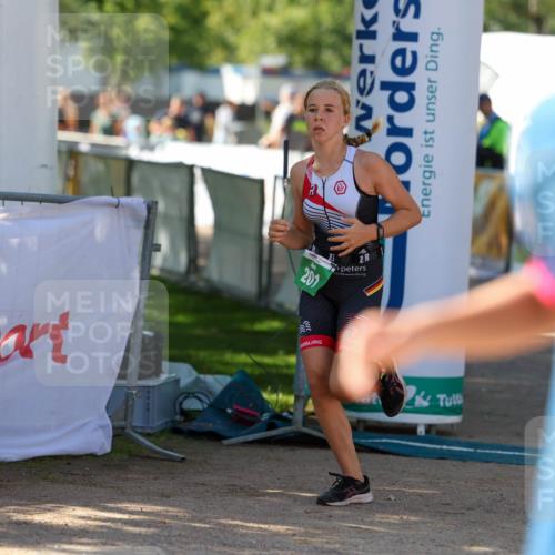 01.09.2024 - 17. Tribühne Triathlon Michael Strokosch http://msf.ph/oto/6906912 01.09.2024 11:13:21 Ziel 201 meine-sportfotos.de