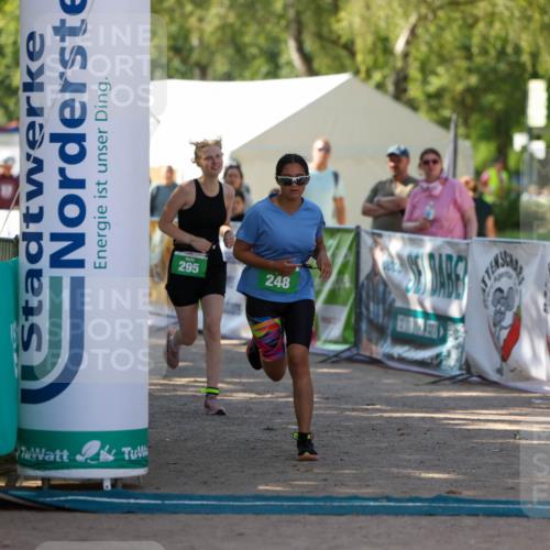 01.09.2024 - 17. Tribühne Triathlon Michael Strokosch http://msf.ph/oto/6907276 01.09.2024 11:22:08 Ziel 248, 295 meine-sportfotos.de