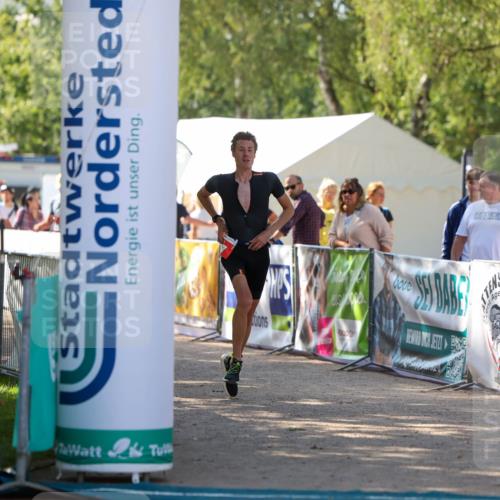 01.09.2024 - 17. Tribühne Triathlon Michael Strokosch http://msf.ph/oto/6908279 01.09.2024 11:47:01 Ziel 391, 397 meine-sportfotos.de