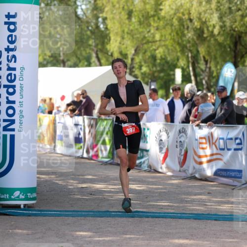 01.09.2024 - 17. Tribühne Triathlon Michael Strokosch http://msf.ph/oto/6908326 01.09.2024 11:47:02 Ziel 343, 391, 397 meine-sportfotos.de