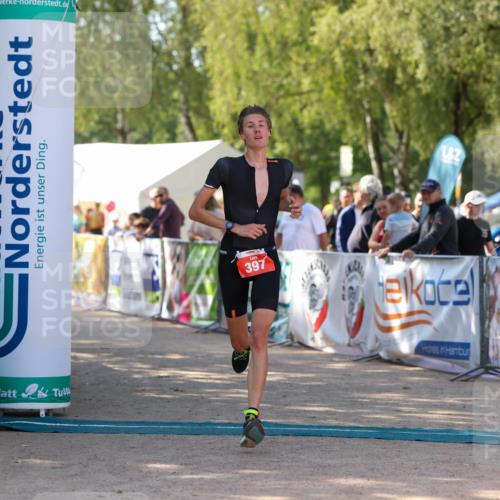 01.09.2024 - 17. Tribühne Triathlon Michael Strokosch http://msf.ph/oto/6908344 01.09.2024 11:47:03 Ziel 343, 391, 397 meine-sportfotos.de