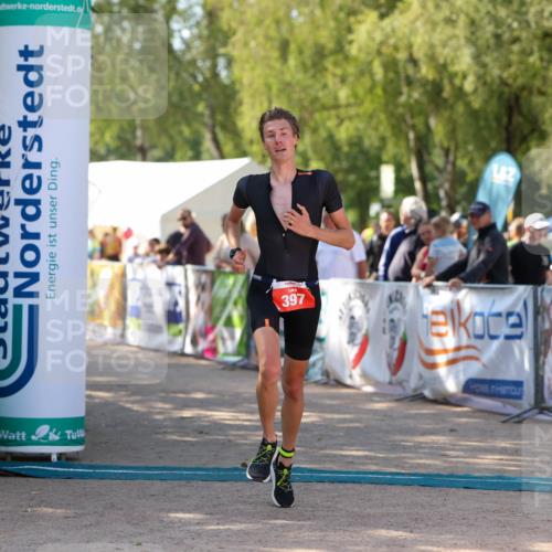 01.09.2024 - 17. Tribühne Triathlon Michael Strokosch http://msf.ph/oto/6908351 01.09.2024 11:47:03 Ziel 343, 391, 397 meine-sportfotos.de