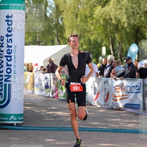 01.09.2024 - 17. Tribühne Triathlon Michael Strokosch http://msf.ph/oto/6908360 01.09.2024 11:47:03 Ziel 343, 391, 397 meine-sportfotos.de