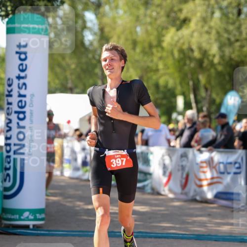 01.09.2024 - 17. Tribühne Triathlon Michael Strokosch http://msf.ph/oto/6908368 01.09.2024 11:47:04 Ziel 343, 391, 397 meine-sportfotos.de