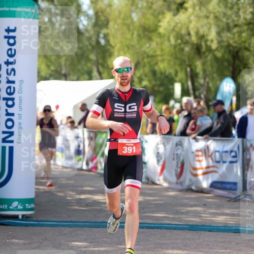 01.09.2024 - 17. Tribühne Triathlon Michael Strokosch http://msf.ph/oto/6908405 01.09.2024 11:47:07 Ziel 343, 391, 397 meine-sportfotos.de