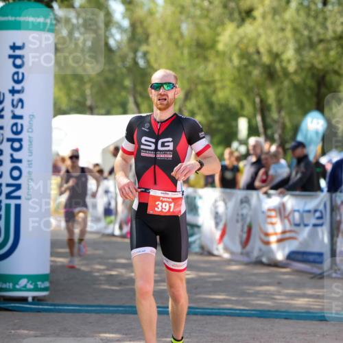 01.09.2024 - 17. Tribühne Triathlon Michael Strokosch http://msf.ph/oto/6908411 01.09.2024 11:47:07 Ziel 343, 391, 397 meine-sportfotos.de