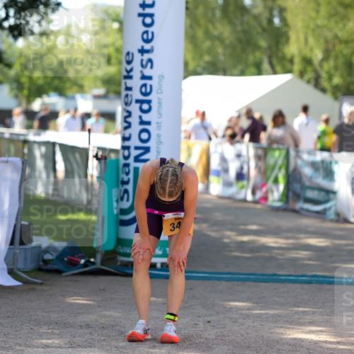 01.09.2024 - 17. Tribühne Triathlon Michael Strokosch http://msf.ph/oto/6908479 01.09.2024 11:47:11 Ziel 343 meine-sportfotos.de