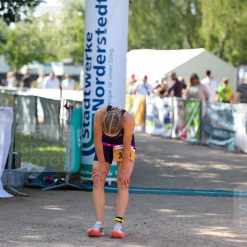 01.09.2024 - 17. Tribühne Triathlon Michael Strokosch http://msf.ph/oto/6908486 01.09.2024 11:47:11 Ziel 343 meine-sportfotos.de