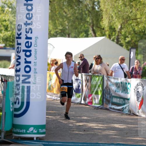 01.09.2024 - 17. Tribühne Triathlon Michael Strokosch http://msf.ph/oto/6908500 01.09.2024 11:47:18 Ziel 323 meine-sportfotos.de