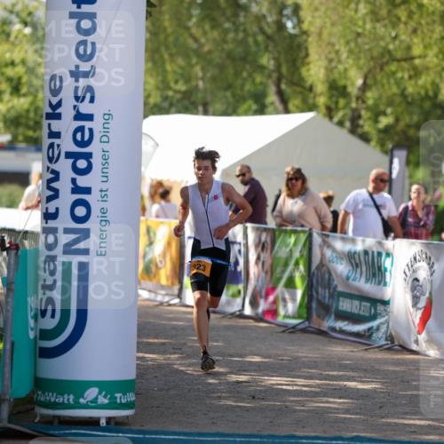 01.09.2024 - 17. Tribühne Triathlon Michael Strokosch http://msf.ph/oto/6908509 01.09.2024 11:47:18 Ziel 323 meine-sportfotos.de