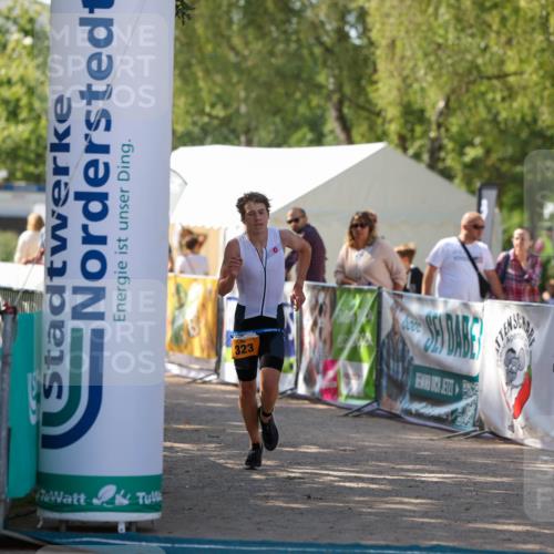 01.09.2024 - 17. Tribühne Triathlon Michael Strokosch http://msf.ph/oto/6908516 01.09.2024 11:47:18 Ziel 323 meine-sportfotos.de