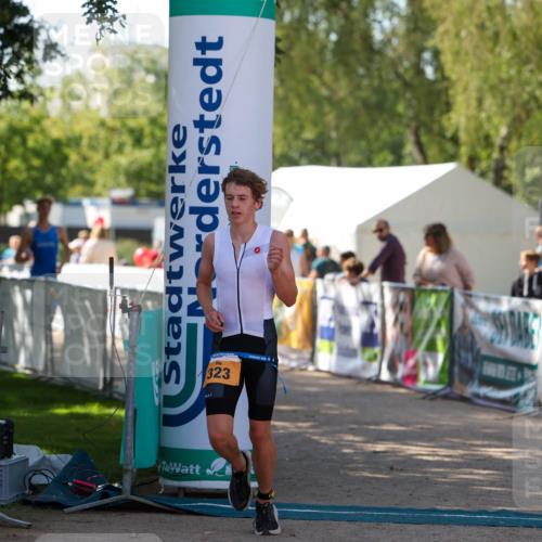 01.09.2024 - 17. Tribühne Triathlon Michael Strokosch http://msf.ph/oto/6908570 01.09.2024 11:47:20 Ziel 323, 338 meine-sportfotos.de