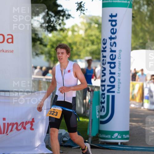 01.09.2024 - 17. Tribühne Triathlon Michael Strokosch http://msf.ph/oto/6908592 01.09.2024 11:47:21 Ziel 323, 338 meine-sportfotos.de