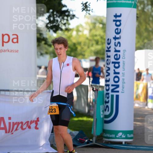 01.09.2024 - 17. Tribühne Triathlon Michael Strokosch http://msf.ph/oto/6908596 01.09.2024 11:47:21 Ziel 323, 338 meine-sportfotos.de