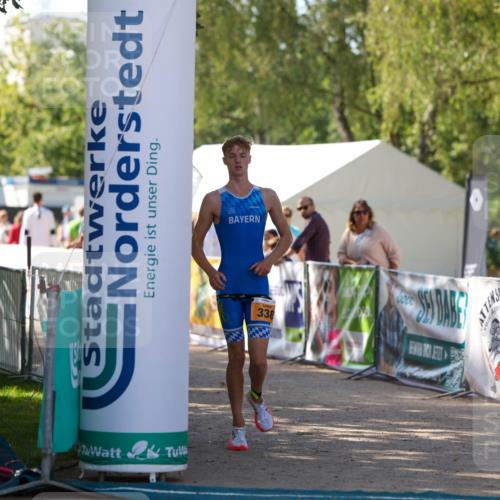 01.09.2024 - 17. Tribühne Triathlon Michael Strokosch http://msf.ph/oto/6908611 01.09.2024 11:47:24 Ziel 323, 338 meine-sportfotos.de
