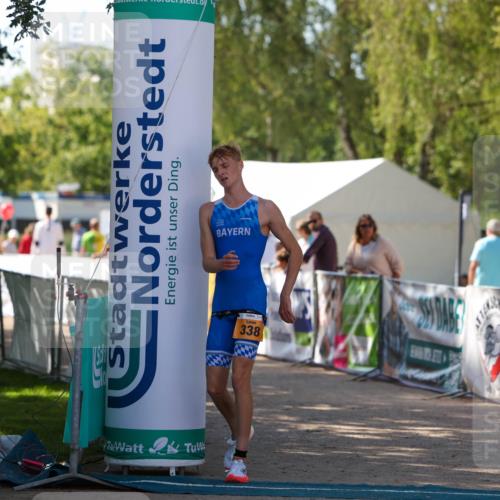 01.09.2024 - 17. Tribühne Triathlon Michael Strokosch http://msf.ph/oto/6908641 01.09.2024 11:47:25 Ziel 323, 338 meine-sportfotos.de