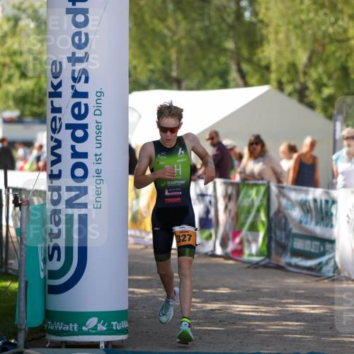 01.09.2024 - 17. Tribühne Triathlon Michael Strokosch http://msf.ph/oto/6908685 01.09.2024 11:48:11 Ziel 327 meine-sportfotos.de