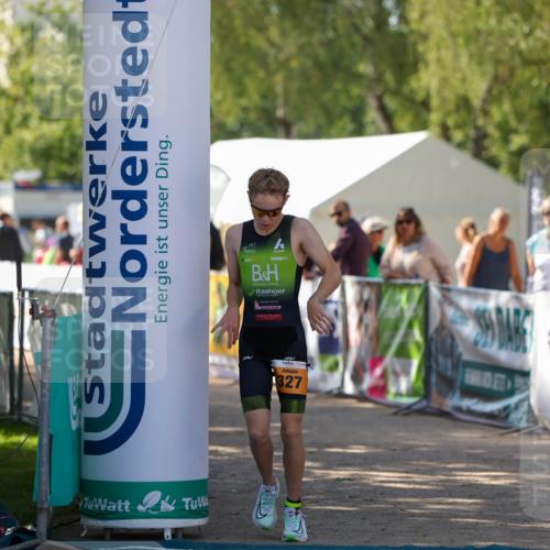 01.09.2024 - 17. Tribühne Triathlon Michael Strokosch http://msf.ph/oto/6908692 01.09.2024 11:48:11 Ziel 327 meine-sportfotos.de