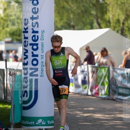 01.09.2024 - 17. Tribühne Triathlon Michael Strokosch http://msf.ph/oto/6908711 01.09.2024 11:48:12 Ziel 327 meine-sportfotos.de