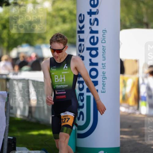 01.09.2024 - 17. Tribühne Triathlon Michael Strokosch http://msf.ph/oto/6908737 01.09.2024 11:48:13 Ziel 327 meine-sportfotos.de