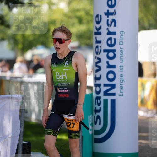 01.09.2024 - 17. Tribühne Triathlon Michael Strokosch http://msf.ph/oto/6908744 01.09.2024 11:48:13 Ziel 327 meine-sportfotos.de