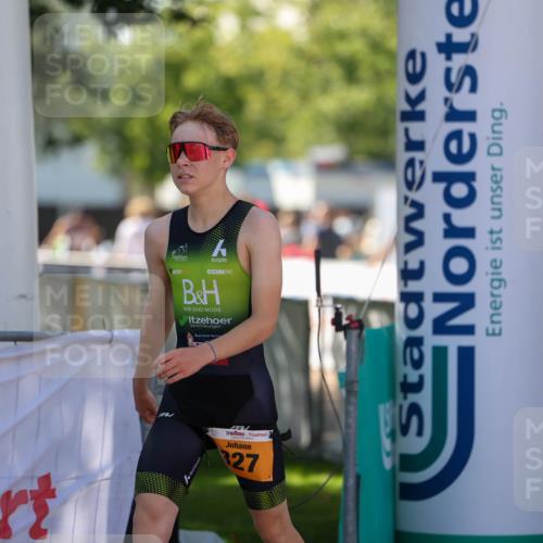 01.09.2024 - 17. Tribühne Triathlon Michael Strokosch http://msf.ph/oto/6908750 01.09.2024 11:48:13 Ziel 327 meine-sportfotos.de