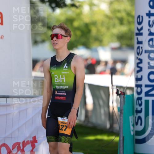 01.09.2024 - 17. Tribühne Triathlon Michael Strokosch http://msf.ph/oto/6908758 01.09.2024 11:48:13 Ziel 327 meine-sportfotos.de
