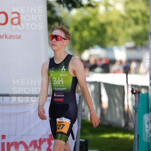 01.09.2024 - 17. Tribühne Triathlon Michael Strokosch http://msf.ph/oto/6908762 01.09.2024 11:48:14 Ziel 327 meine-sportfotos.de