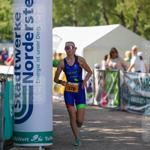 01.09.2024 - 17. Tribühne Triathlon Michael Strokosch http://msf.ph/oto/6908784 01.09.2024 11:49:04 Ziel 370 meine-sportfotos.de