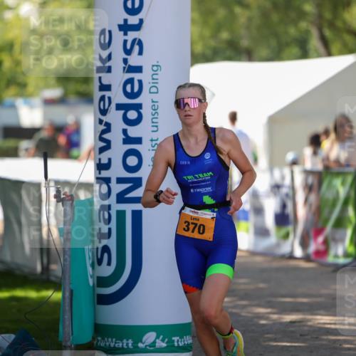 01.09.2024 - 17. Tribühne Triathlon Michael Strokosch http://msf.ph/oto/6908805 01.09.2024 11:49:05 Ziel 370 meine-sportfotos.de