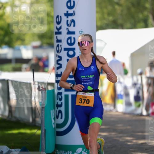 01.09.2024 - 17. Tribühne Triathlon Michael Strokosch http://msf.ph/oto/6908813 01.09.2024 11:49:05 Ziel 370 meine-sportfotos.de