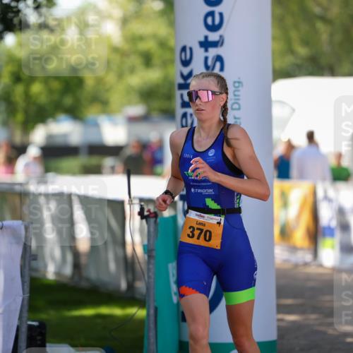 01.09.2024 - 17. Tribühne Triathlon Michael Strokosch http://msf.ph/oto/6908817 01.09.2024 11:49:06 Ziel 370 meine-sportfotos.de