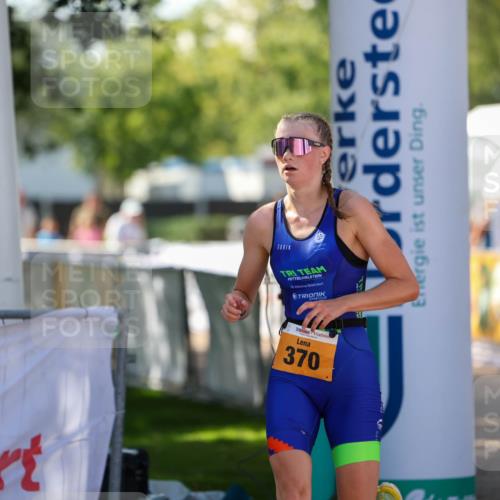 01.09.2024 - 17. Tribühne Triathlon Michael Strokosch http://msf.ph/oto/6908822 01.09.2024 11:49:06 Ziel 370 meine-sportfotos.de