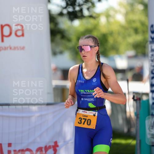 01.09.2024 - 17. Tribühne Triathlon Michael Strokosch http://msf.ph/oto/6908833 01.09.2024 11:49:06 Ziel 370 meine-sportfotos.de