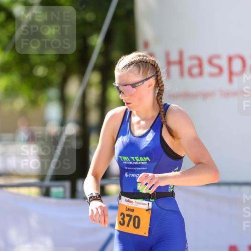 01.09.2024 - 17. Tribühne Triathlon Michael Strokosch http://msf.ph/oto/6908848 01.09.2024 11:49:07 Ziel 370 meine-sportfotos.de