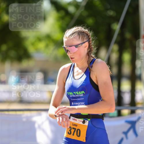 01.09.2024 - 17. Tribühne Triathlon Michael Strokosch http://msf.ph/oto/6908855 01.09.2024 11:49:07 Ziel 370 meine-sportfotos.de