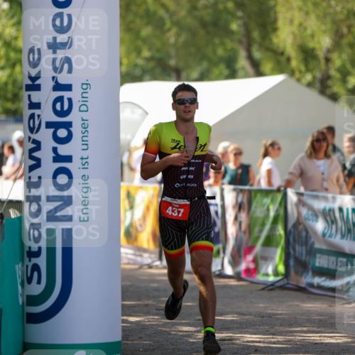 01.09.2024 - 17. Tribühne Triathlon Michael Strokosch http://msf.ph/oto/6908878 01.09.2024 11:49:57 Ziel 437 meine-sportfotos.de