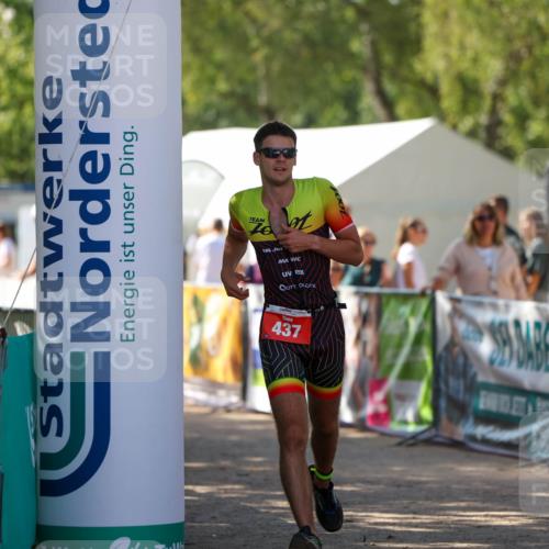 01.09.2024 - 17. Tribühne Triathlon Michael Strokosch http://msf.ph/oto/6908882 01.09.2024 11:49:57 Ziel 437 meine-sportfotos.de