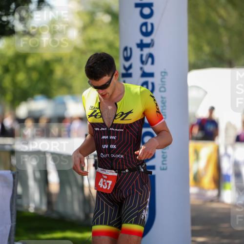 01.09.2024 - 17. Tribühne Triathlon Michael Strokosch http://msf.ph/oto/6908907 01.09.2024 11:49:59 Ziel 437 meine-sportfotos.de