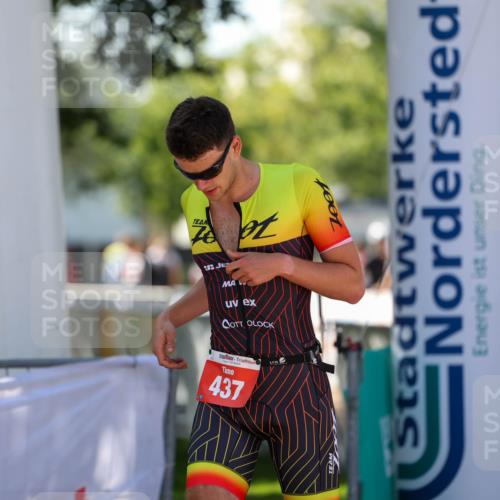01.09.2024 - 17. Tribühne Triathlon Michael Strokosch http://msf.ph/oto/6908914 01.09.2024 11:49:59 Ziel 437 meine-sportfotos.de
