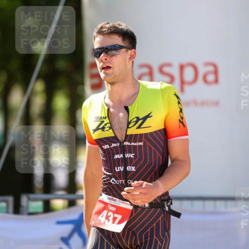 01.09.2024 - 17. Tribühne Triathlon Michael Strokosch http://msf.ph/oto/6908932 01.09.2024 11:50:00 Ziel 437 meine-sportfotos.de