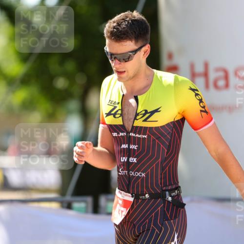 01.09.2024 - 17. Tribühne Triathlon Michael Strokosch http://msf.ph/oto/6908938 01.09.2024 11:50:00 Ziel 437 meine-sportfotos.de