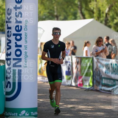 01.09.2024 - 17. Tribühne Triathlon Michael Strokosch http://msf.ph/oto/6908955 01.09.2024 11:50:16 Ziel 331 meine-sportfotos.de