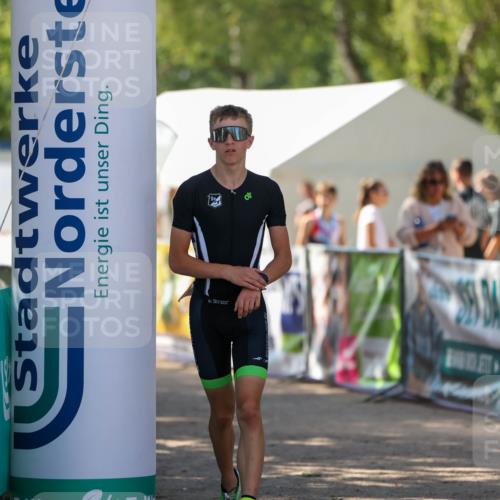 01.09.2024 - 17. Tribühne Triathlon Michael Strokosch http://msf.ph/oto/6908972 01.09.2024 11:50:17 Ziel 331 meine-sportfotos.de
