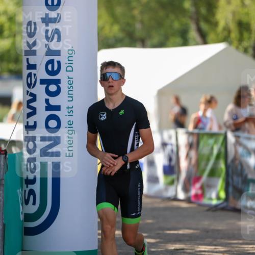 01.09.2024 - 17. Tribühne Triathlon Michael Strokosch http://msf.ph/oto/6908982 01.09.2024 11:50:18 Ziel 331 meine-sportfotos.de