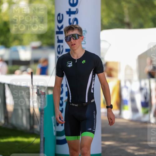 01.09.2024 - 17. Tribühne Triathlon Michael Strokosch http://msf.ph/oto/6909009 01.09.2024 11:50:19 Ziel 331 meine-sportfotos.de