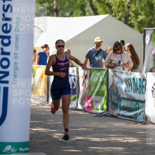 01.09.2024 - 17. Tribühne Triathlon Michael Strokosch http://msf.ph/oto/6909027 01.09.2024 11:50:26 Ziel 325 meine-sportfotos.de