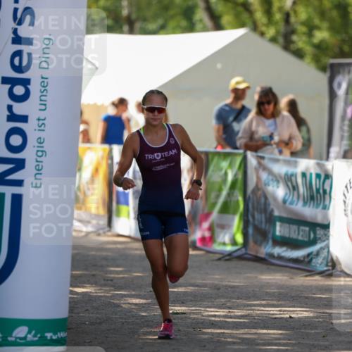 01.09.2024 - 17. Tribühne Triathlon Michael Strokosch http://msf.ph/oto/6909043 01.09.2024 11:50:27 Ziel 325 meine-sportfotos.de