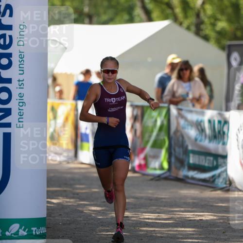 01.09.2024 - 17. Tribühne Triathlon Michael Strokosch http://msf.ph/oto/6909051 01.09.2024 11:50:27 Ziel 325 meine-sportfotos.de