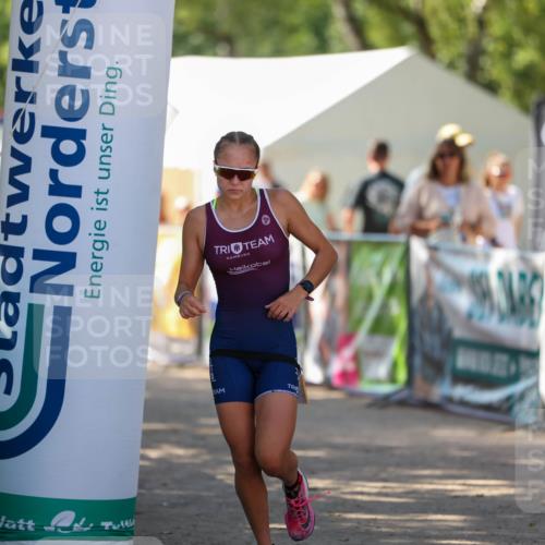 01.09.2024 - 17. Tribühne Triathlon Michael Strokosch http://msf.ph/oto/6909063 01.09.2024 11:50:28 Ziel 325 meine-sportfotos.de